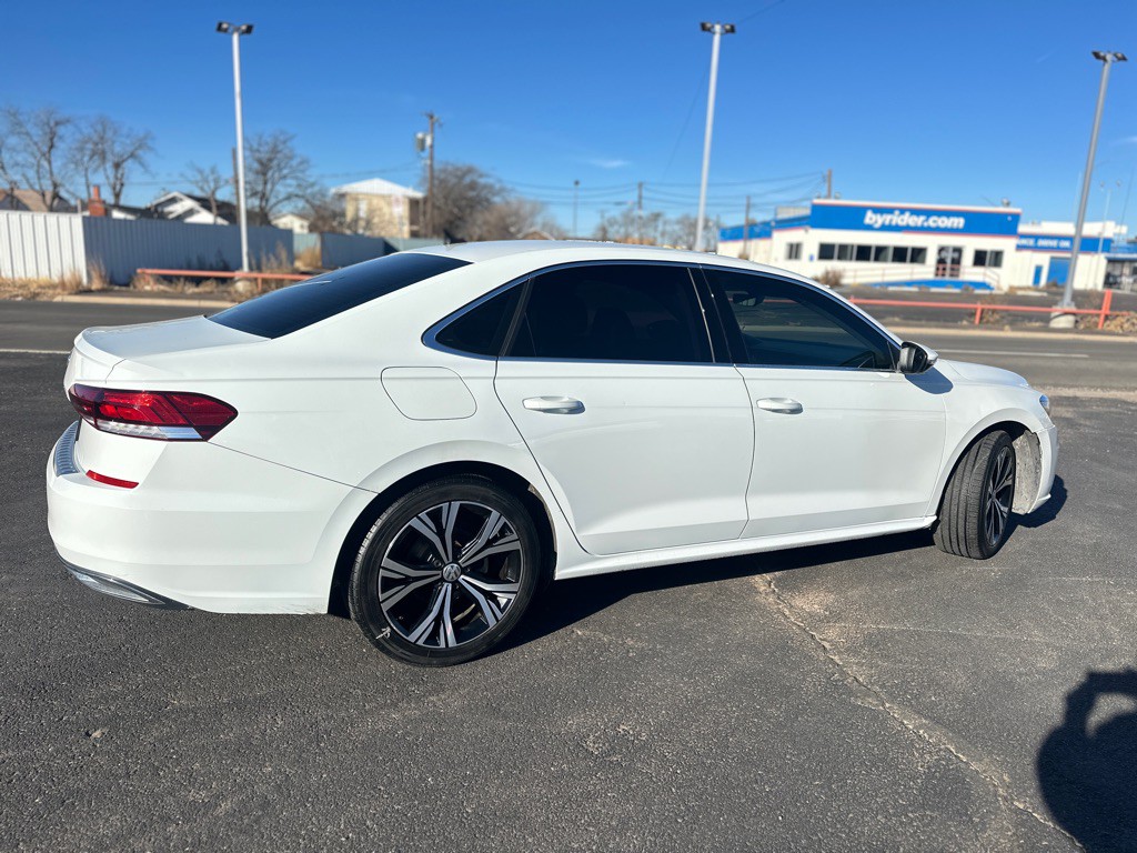 2021 Volkswagen Passat Image 4