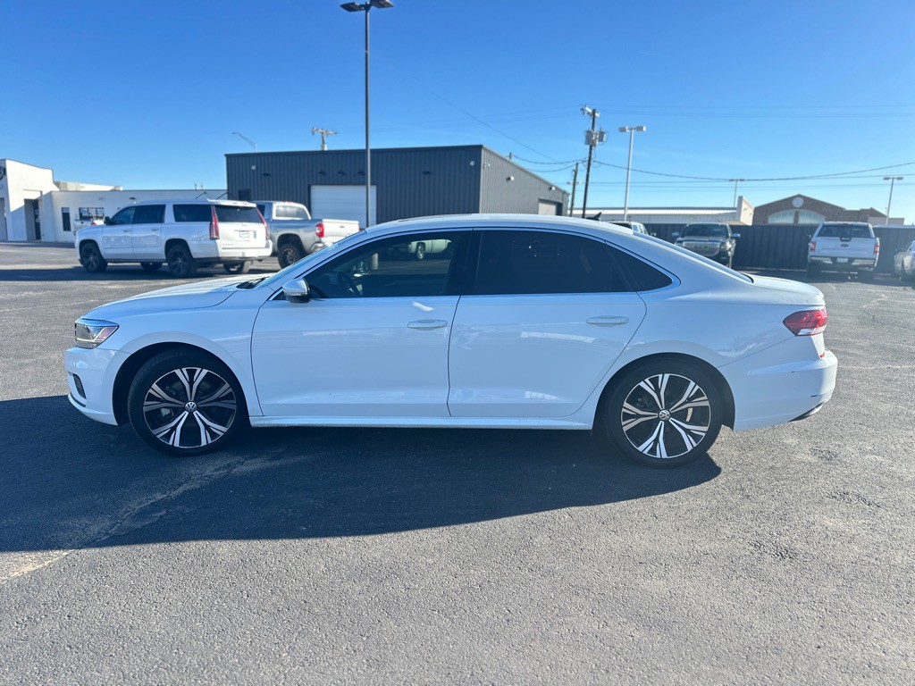 2021 Volkswagen Passat Image 11