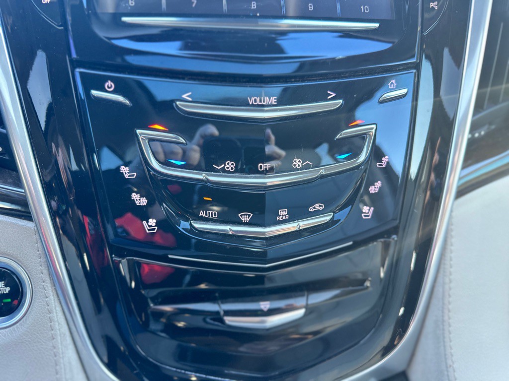 2019 Cadillac Escalade Image 17