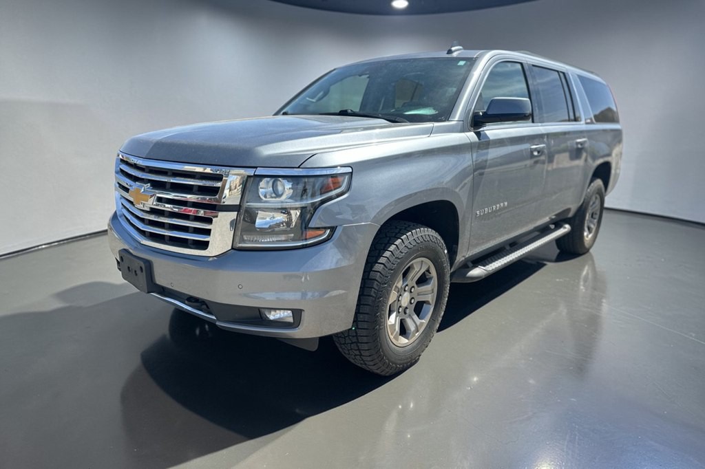 2020 Chevrolet Suburban Image 3