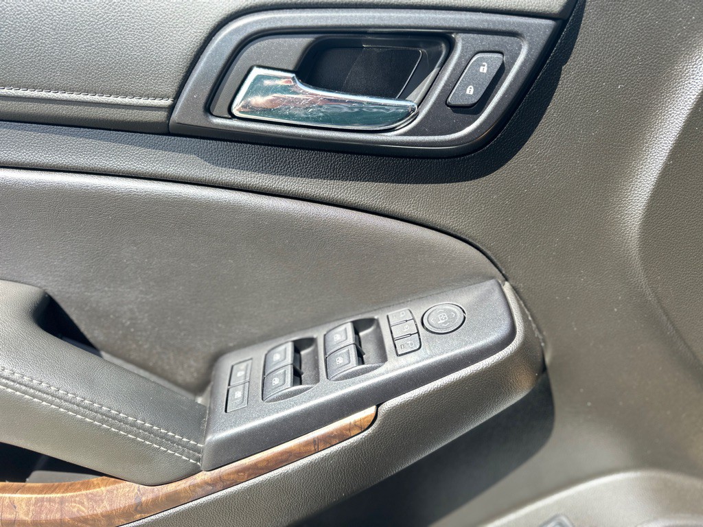 2020 Chevrolet Suburban Image 16