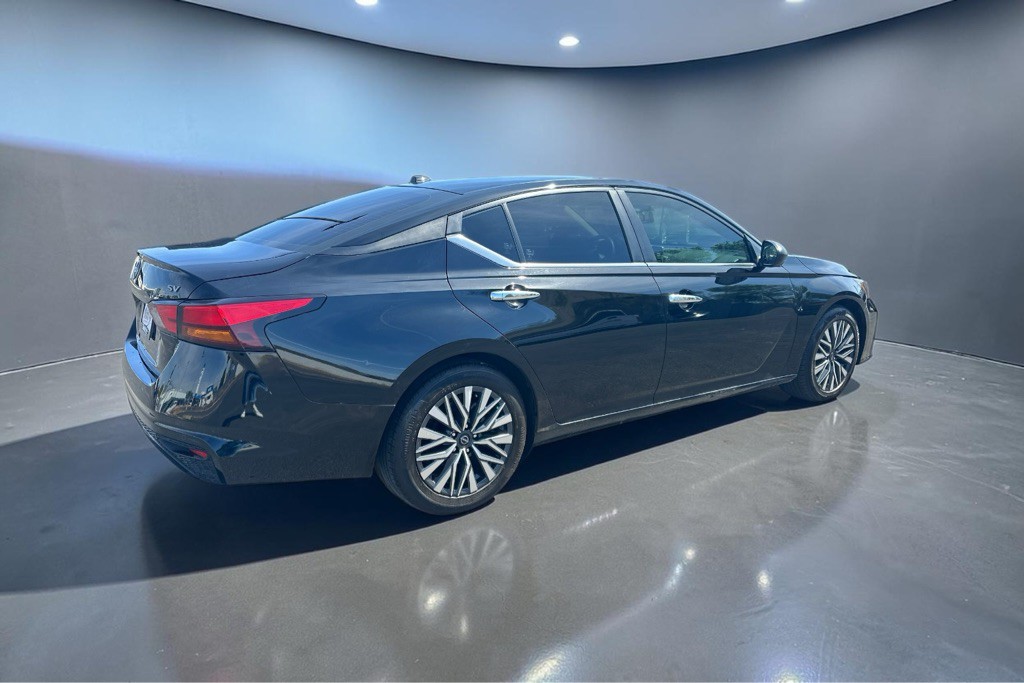 2024 Nissan Altima Image 10