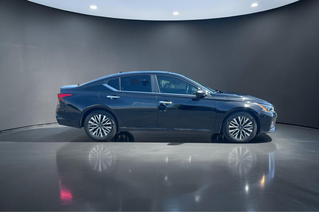 2024 Nissan Altima Image 11