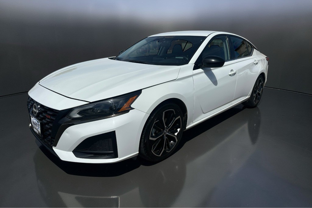 2023 Nissan Altima Image 3