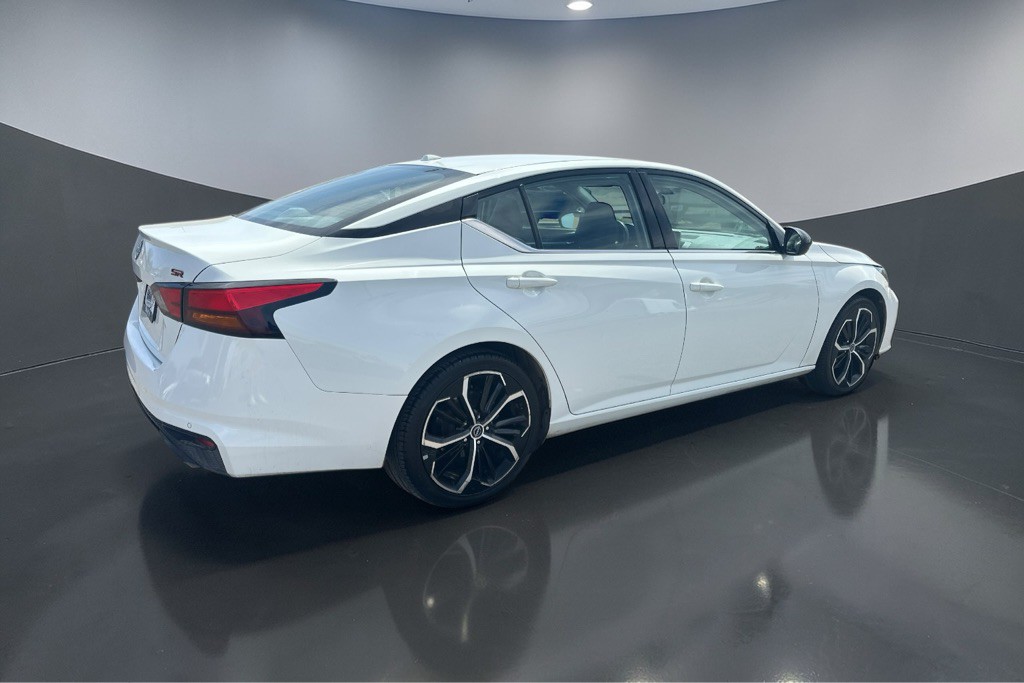 2023 Nissan Altima Image 10