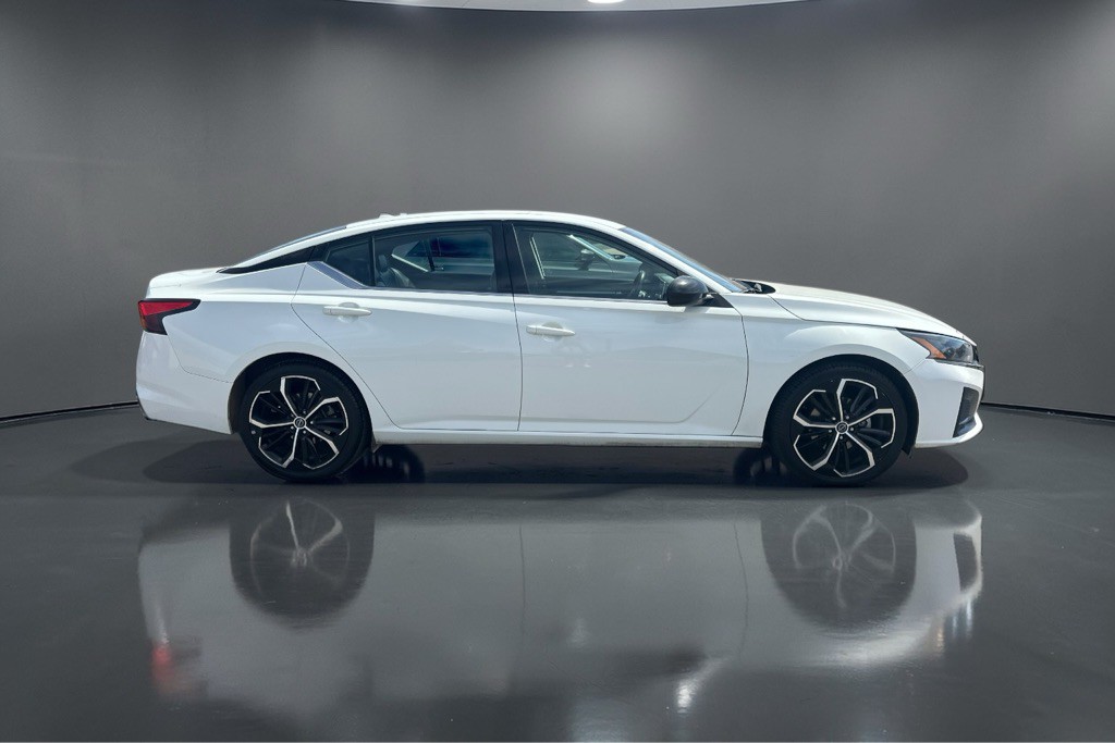 2023 Nissan Altima Image 11