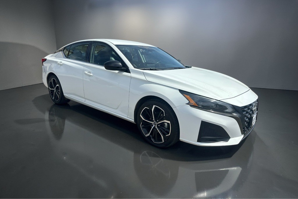 2023 Nissan Altima Image 12