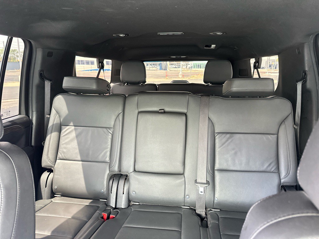 2022 Chevrolet Suburban Image 29