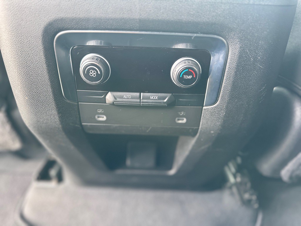 2022 Chevrolet Suburban Image 32