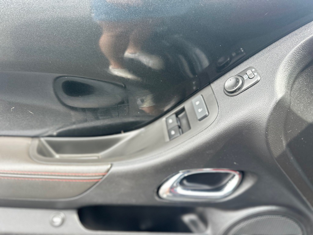 2015 Chevrolet Camaro Image 15