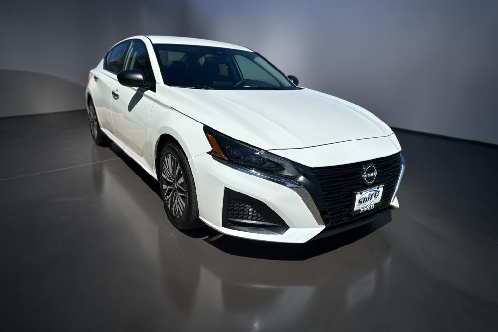 2025 Nissan Altima Image 1