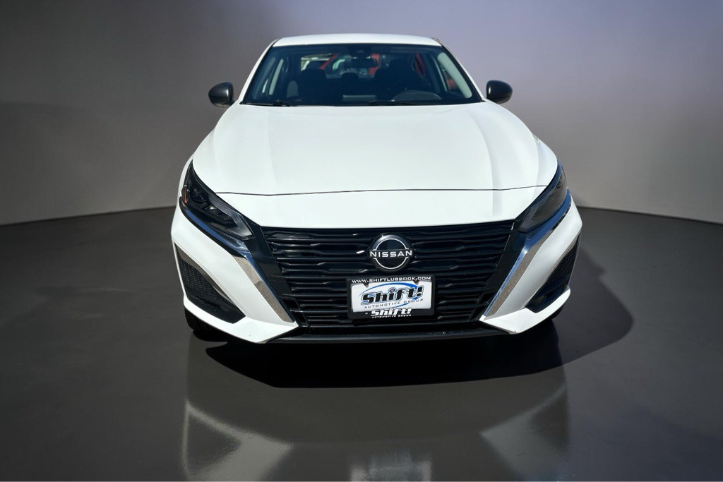 2025 Nissan Altima Image 2