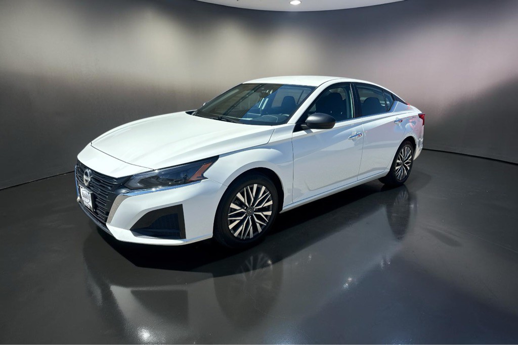 2025 Nissan Altima Image 4