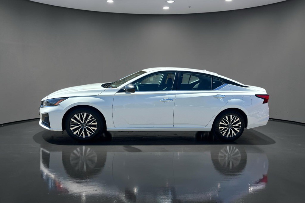 2025 Nissan Altima Image 5