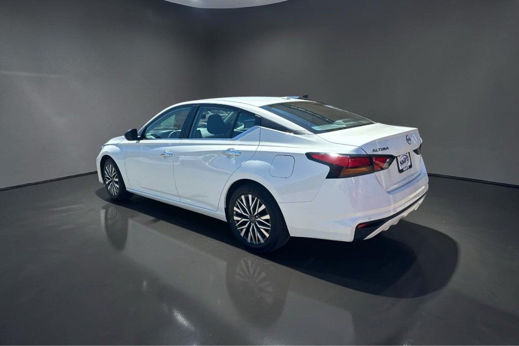2025 Nissan Altima Image 6