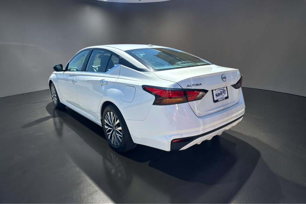 2025 Nissan Altima Image 7