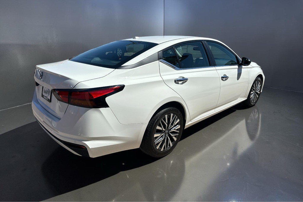 2025 Nissan Altima Image 10
