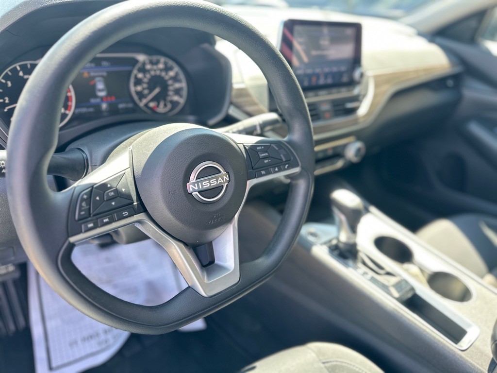 2025 Nissan Altima Image 16