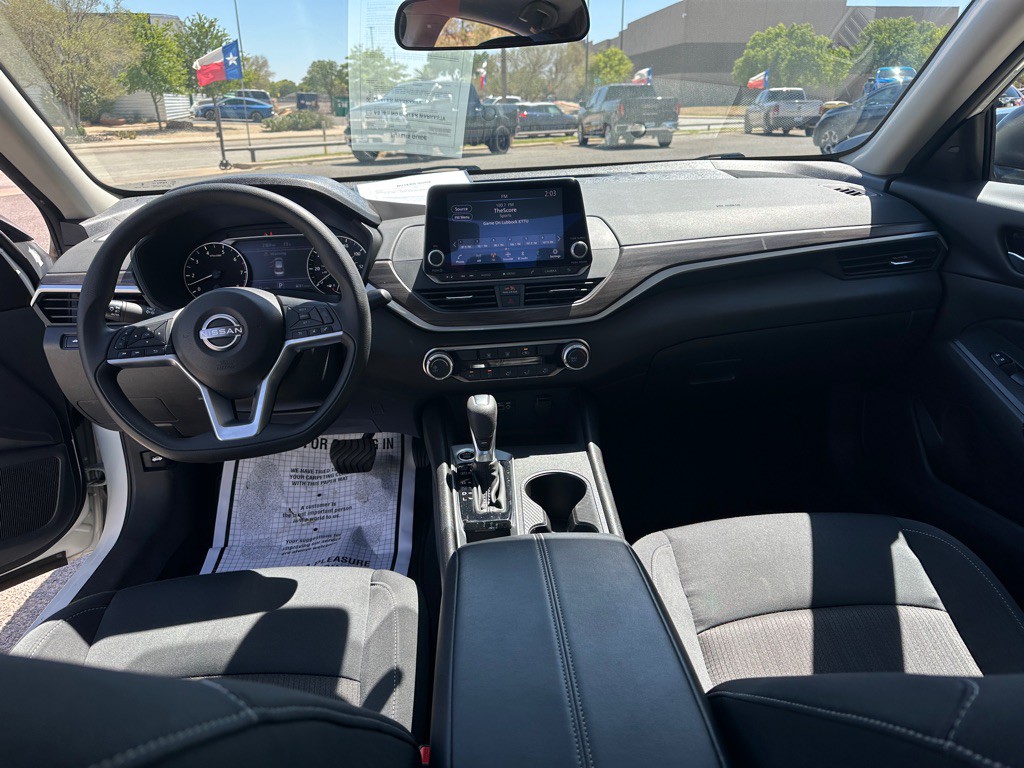 2025 Nissan Altima Image 26