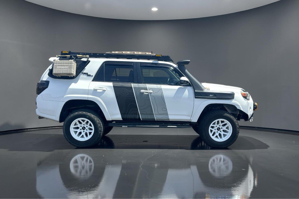 2017 Toyota 4Runner Image 11