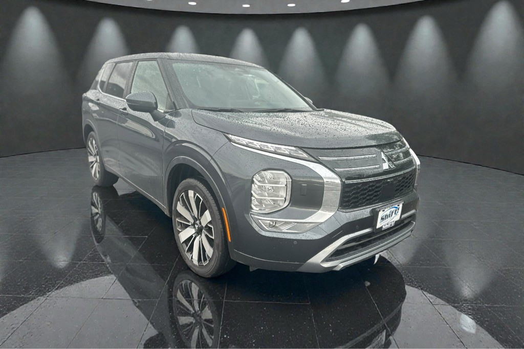2025 Mitsubishi Outlander Image 1