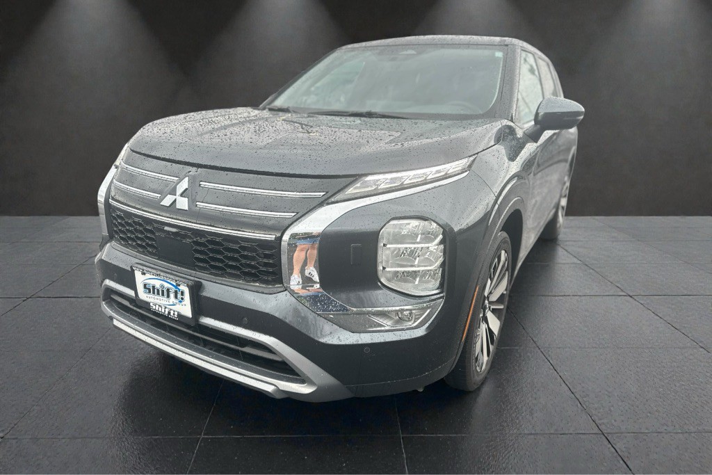 2025 Mitsubishi Outlander Image 3