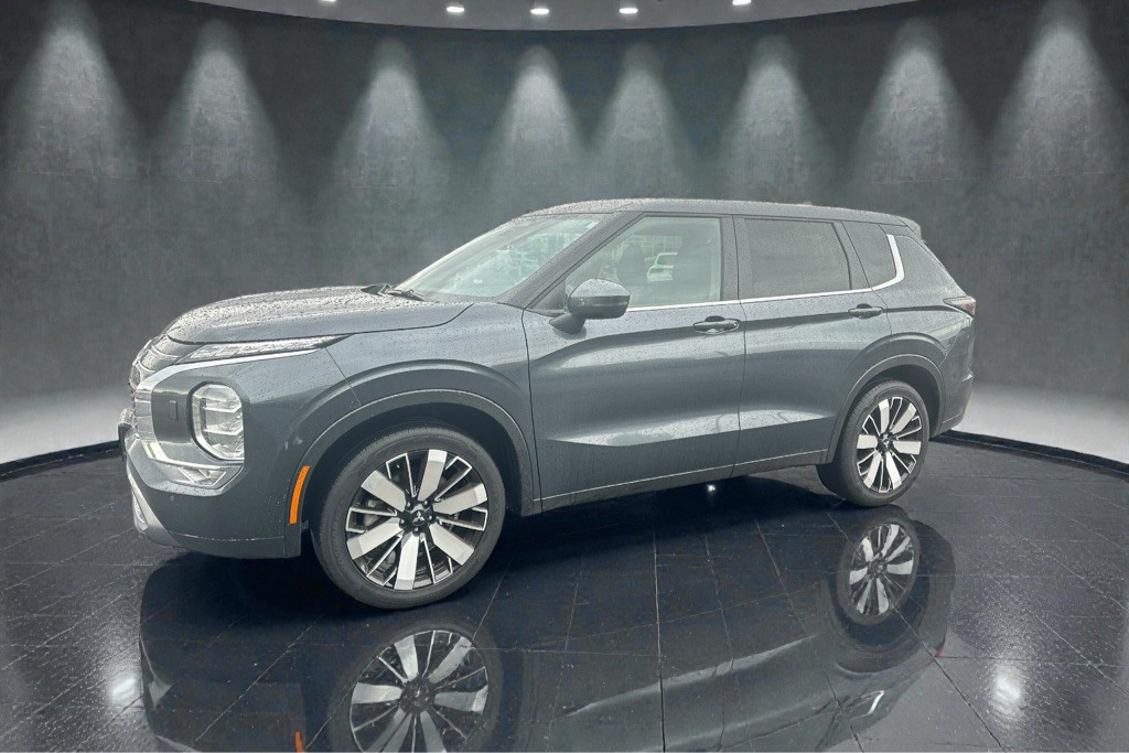 2025 Mitsubishi Outlander Image 4