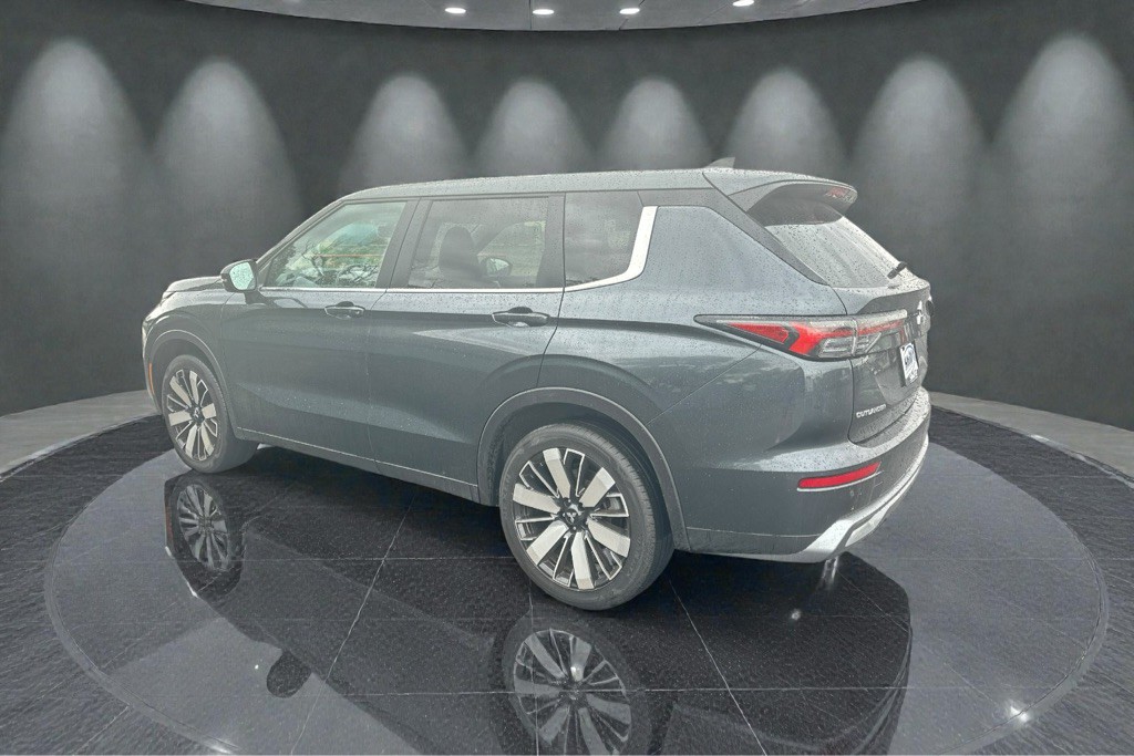2025 Mitsubishi Outlander Image 6