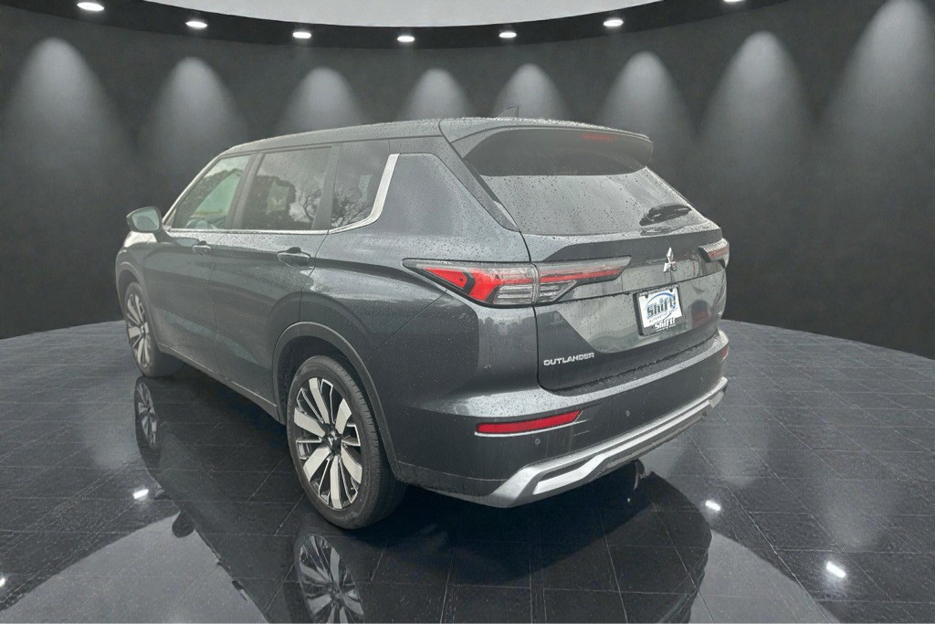2025 Mitsubishi Outlander Image 7
