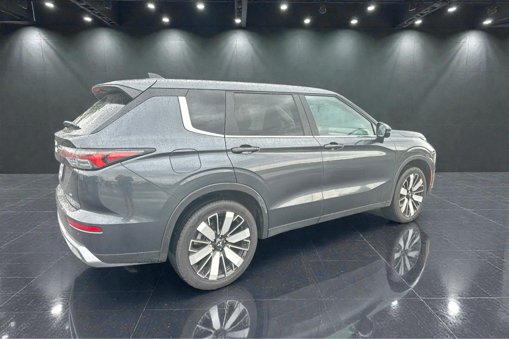 2025 Mitsubishi Outlander Image 10