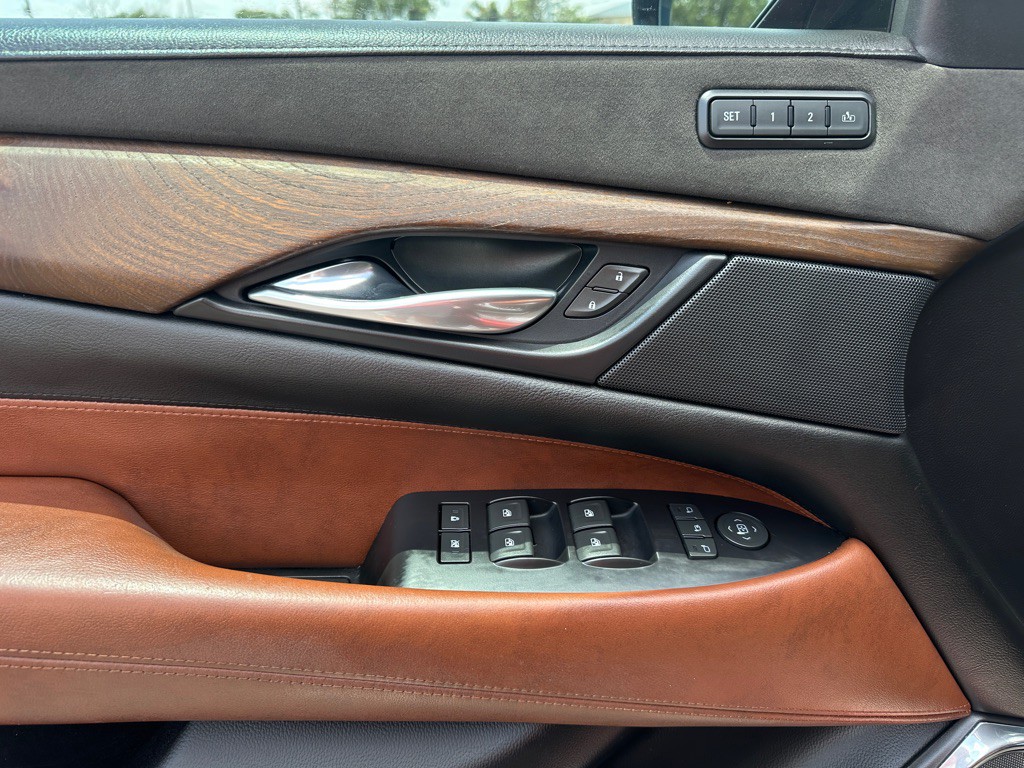 2018 Cadillac Escalade Image 14