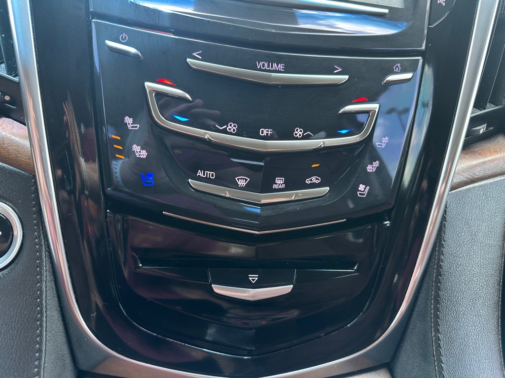 2018 Cadillac Escalade Image 22