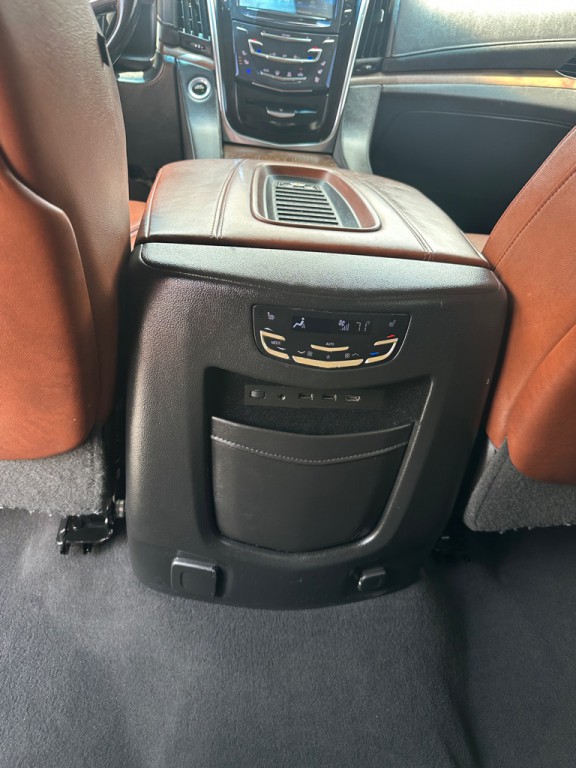 2018 Cadillac Escalade Image 29
