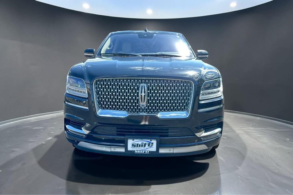 2019 Lincoln Navigator Image 2
