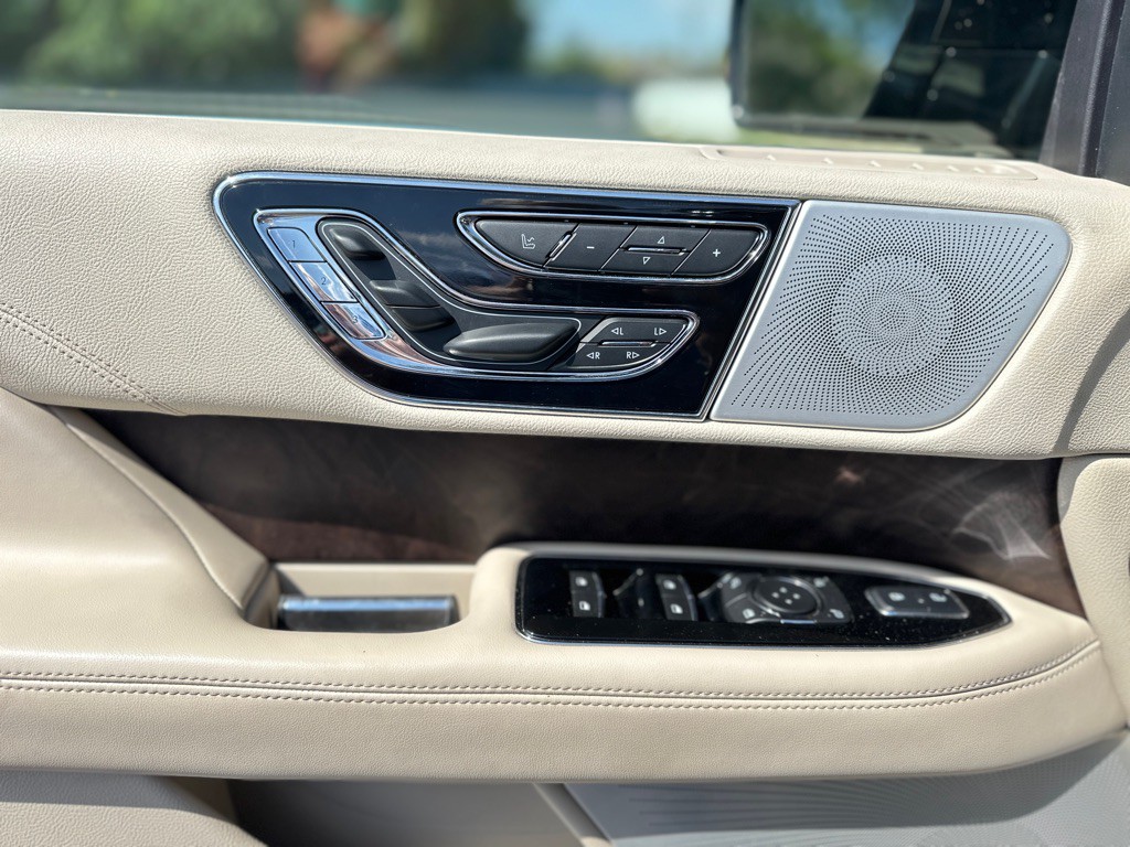 2019 Lincoln Navigator Image 14