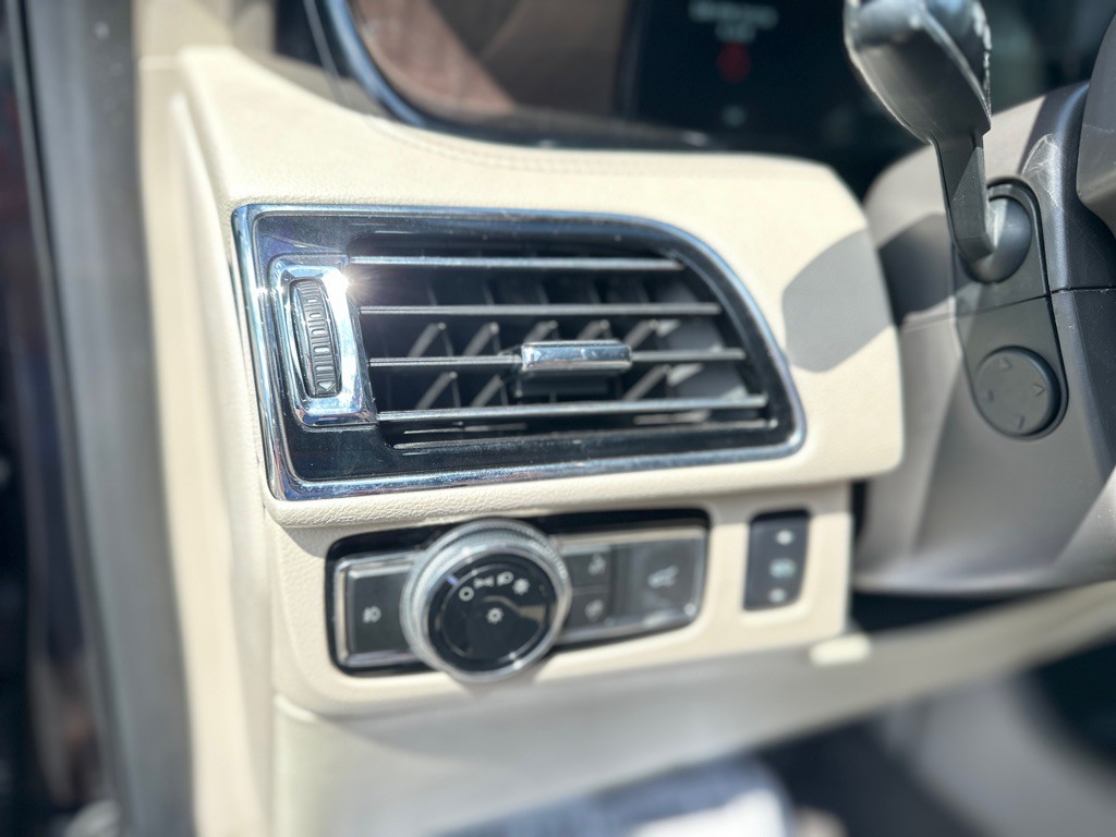 2019 Lincoln Navigator Image 15