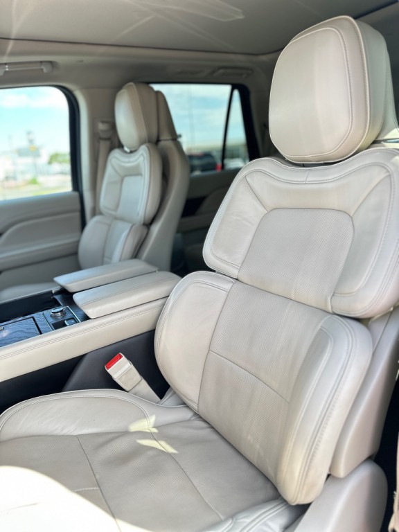 2019 Lincoln Navigator Image 18