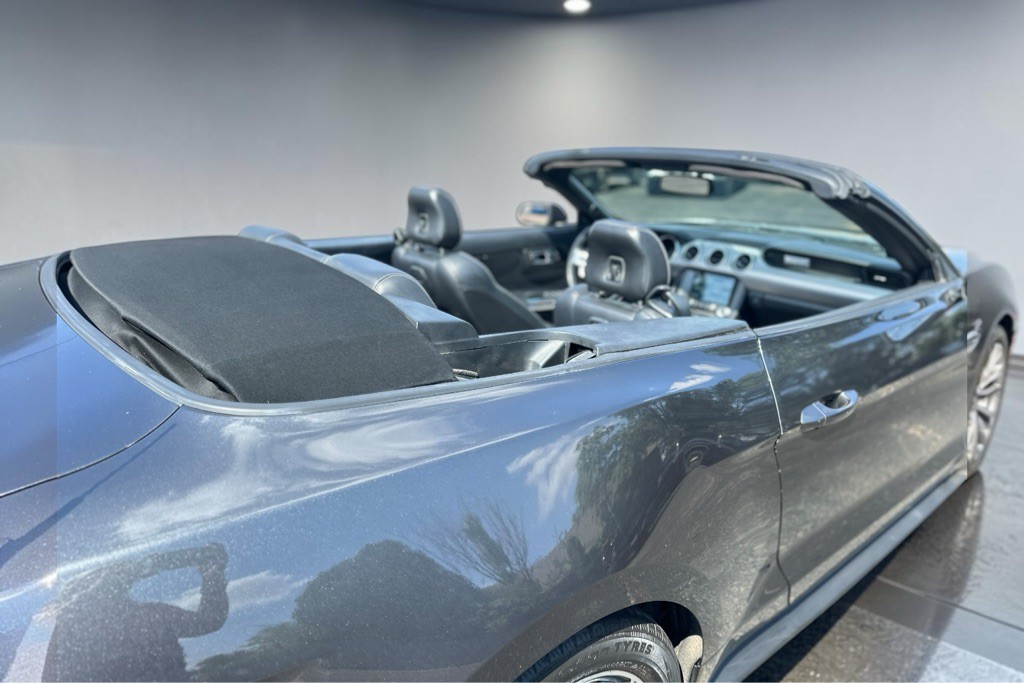 2018 Ford Mustang Image 16
