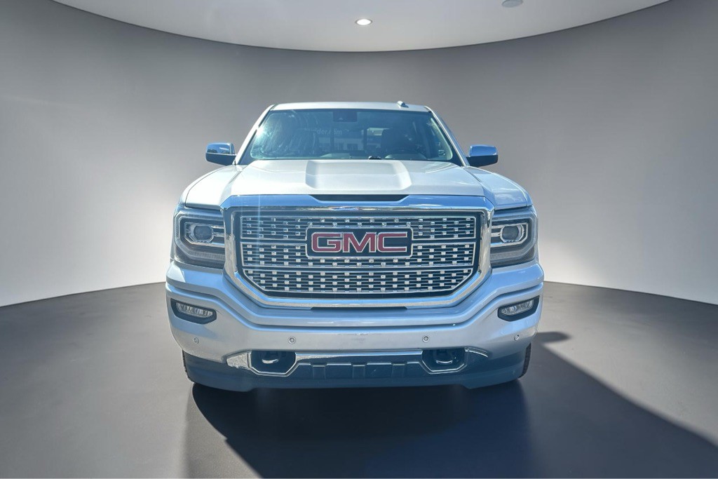 2018 GMC Sierra Image 2