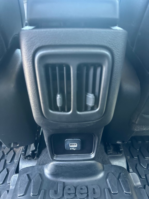 2021 Jeep Compass Image 30