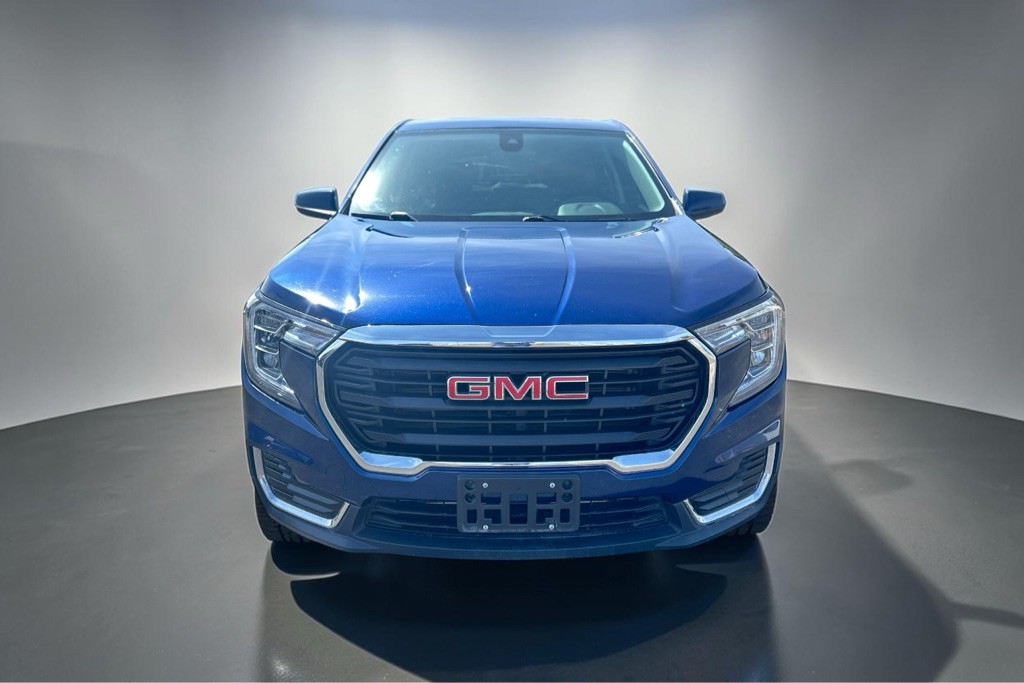 2023 GMC Terrain Image 2
