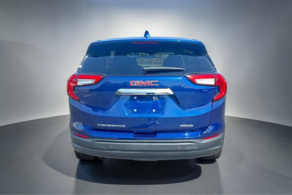 2023 GMC Terrain Image 8