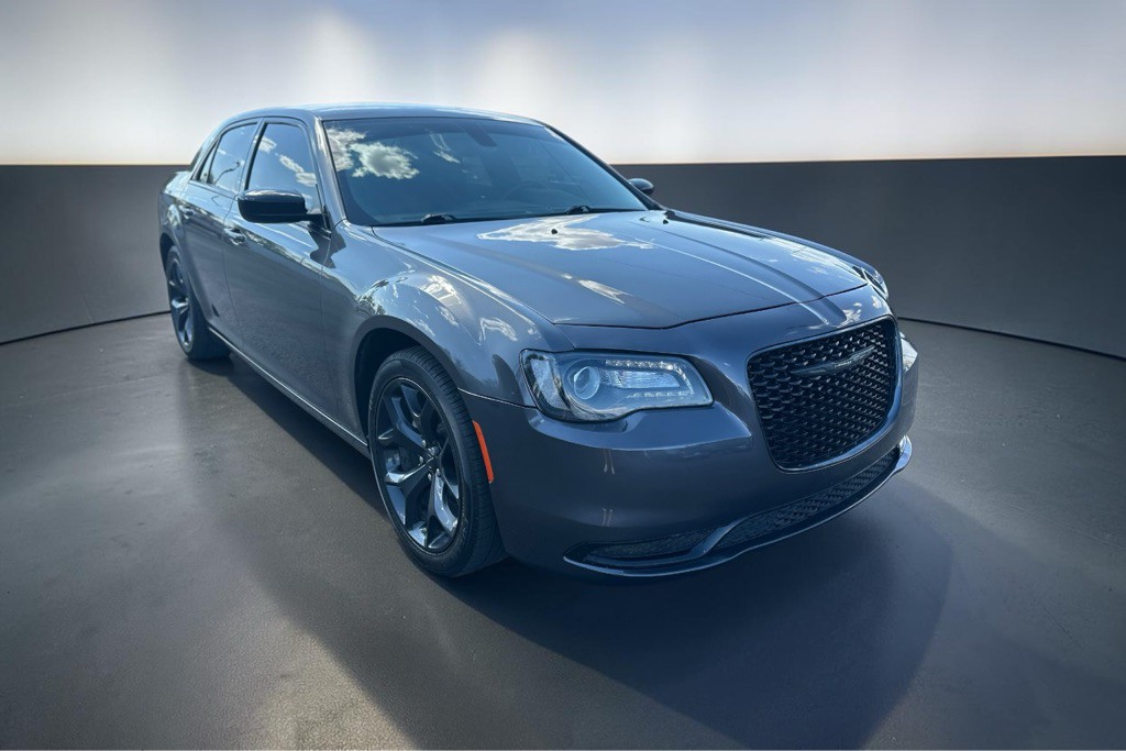 2022 Chrysler 300 Image 1