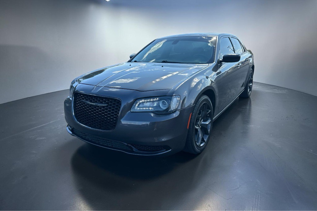 2022 Chrysler 300 Image 3