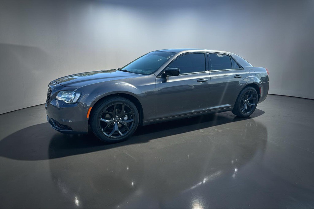 2022 Chrysler 300 Image 4