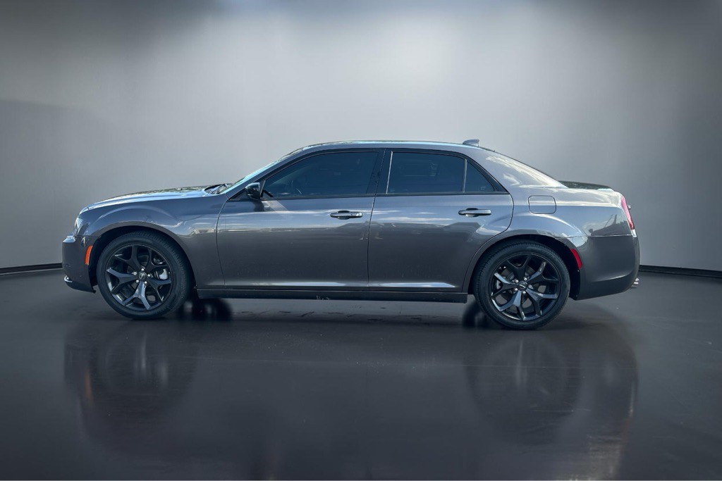 2022 Chrysler 300 Image 5