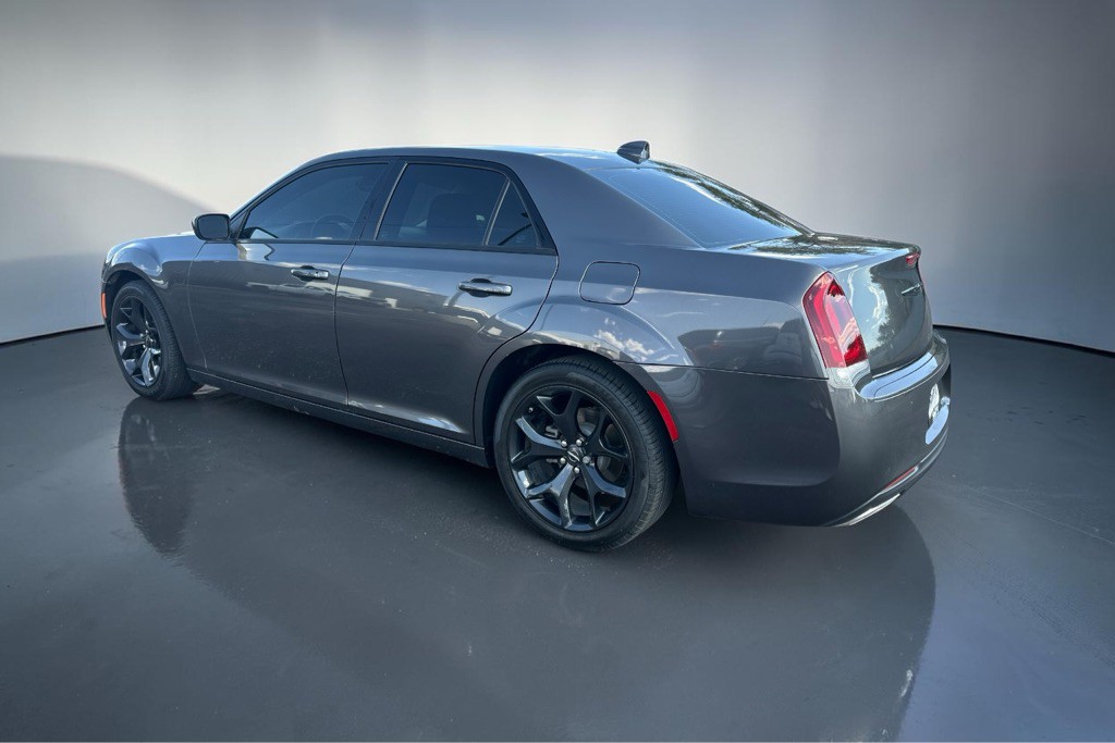 2022 Chrysler 300 Image 6