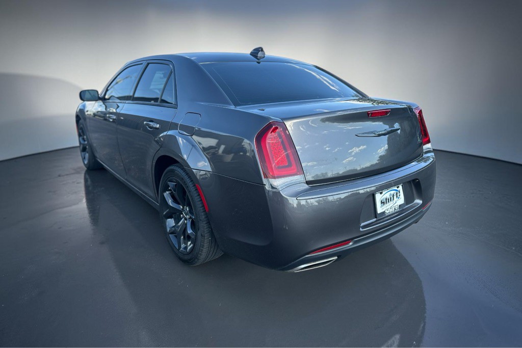 2022 Chrysler 300 Image 7