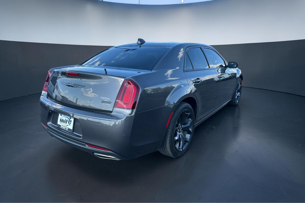 2022 Chrysler 300 Image 9