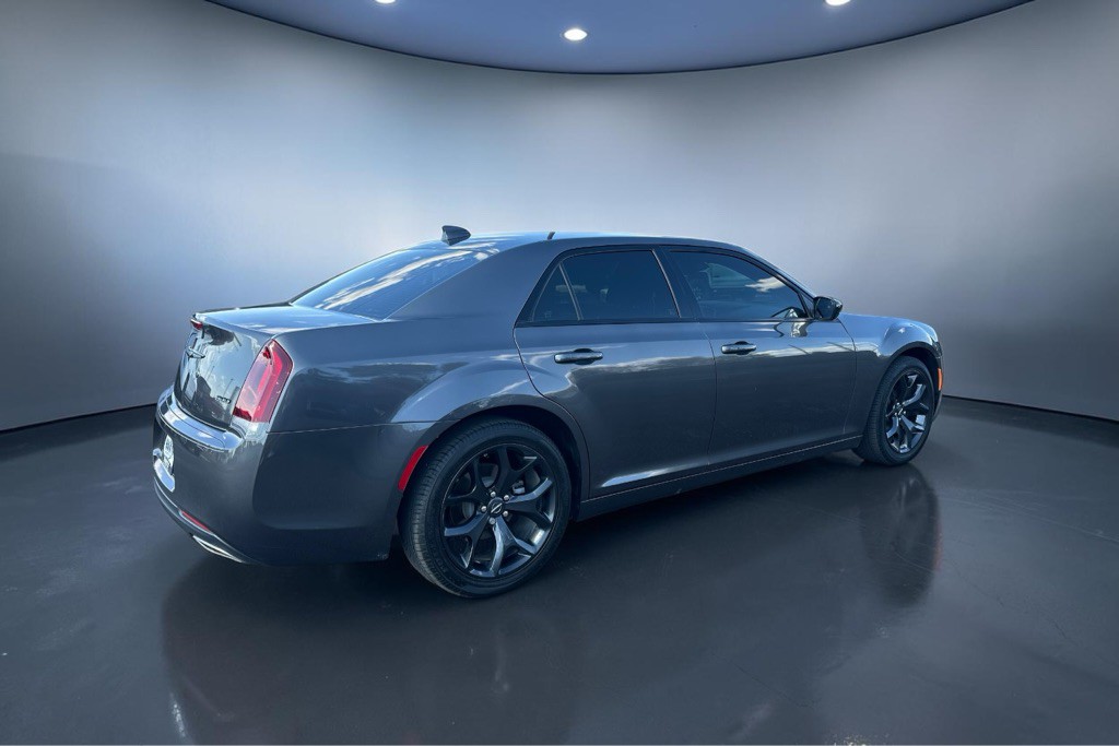 2022 Chrysler 300 Image 10